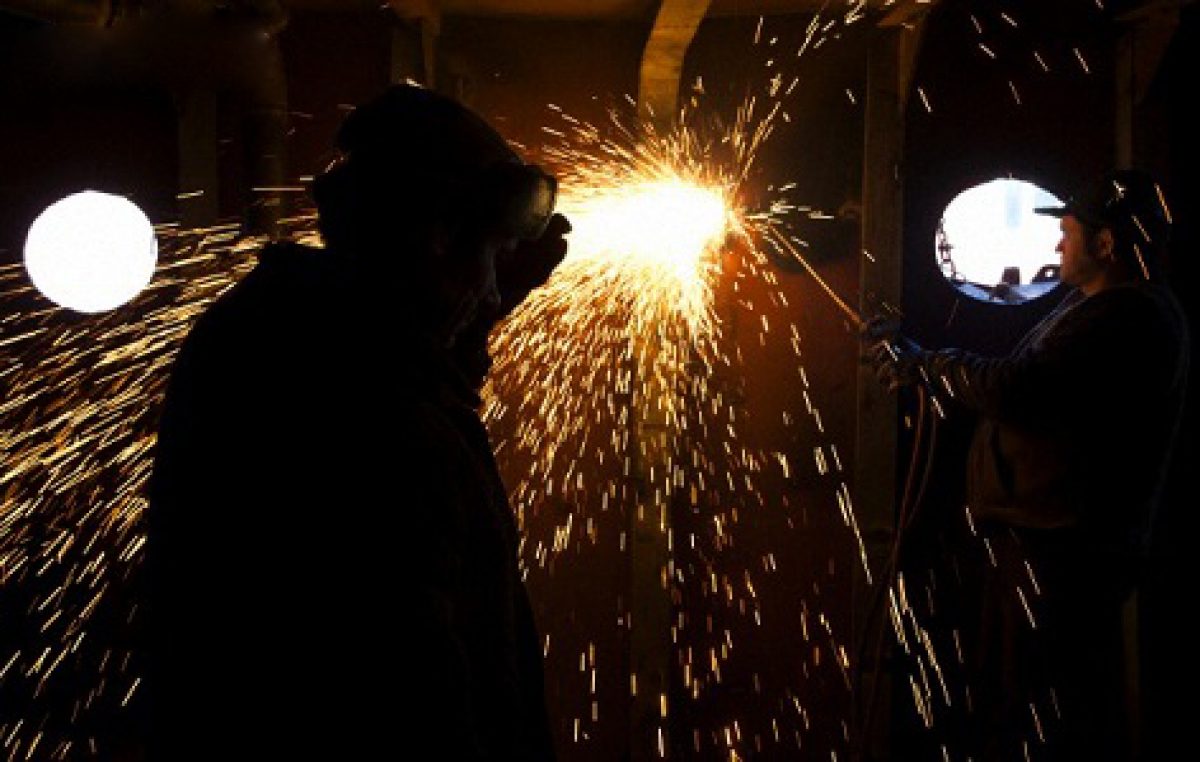 Processo seletivo para operador de solda inscreve mais de 200 pessoas só no 1º dia