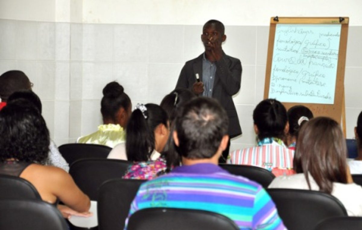 Aula inaugural abre cursos de inglês e francês oferecidos pela SETUR