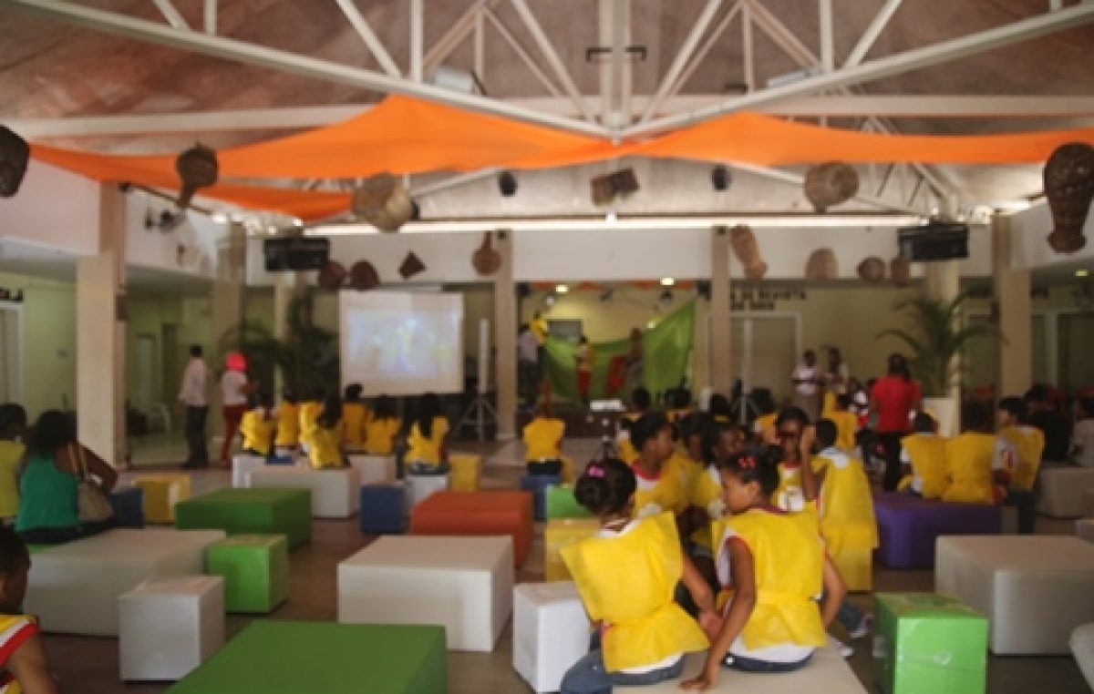 I Festa Literária começou nesta quarta-feira (27)