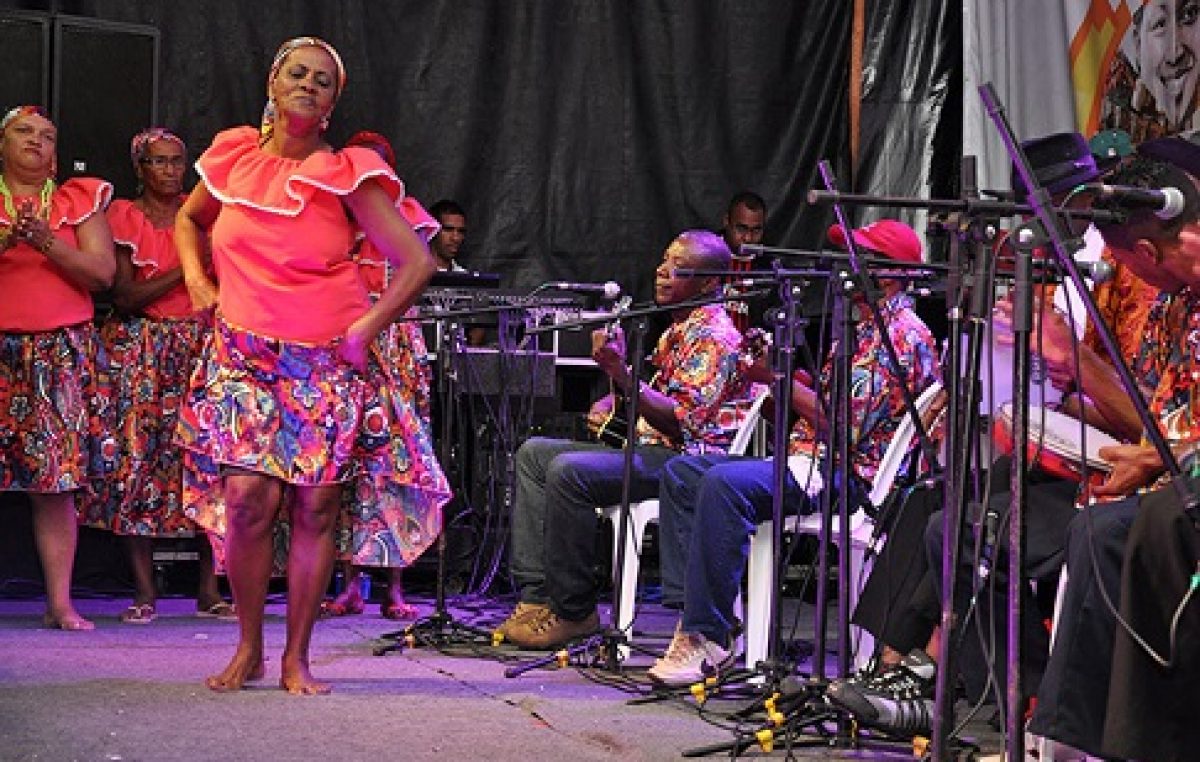 Grupos culturais se apresentam na segunda noite do Festival de Samba do Recôncavo