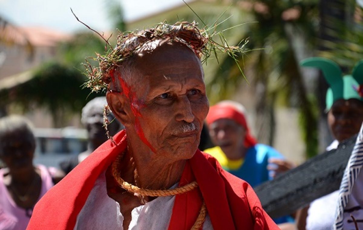 Idosos do CCI emocionam com encenação da Paixão de Cristo