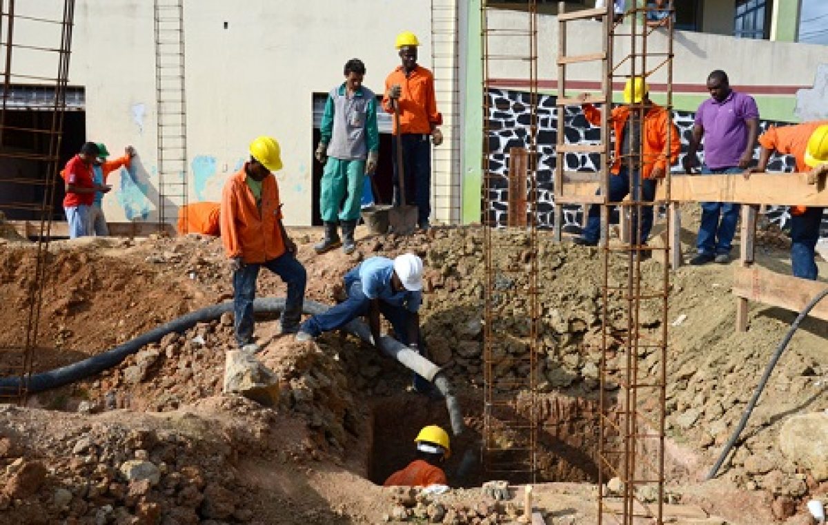 Prédio que vai fornecer cursos profissionalizantes está em construção