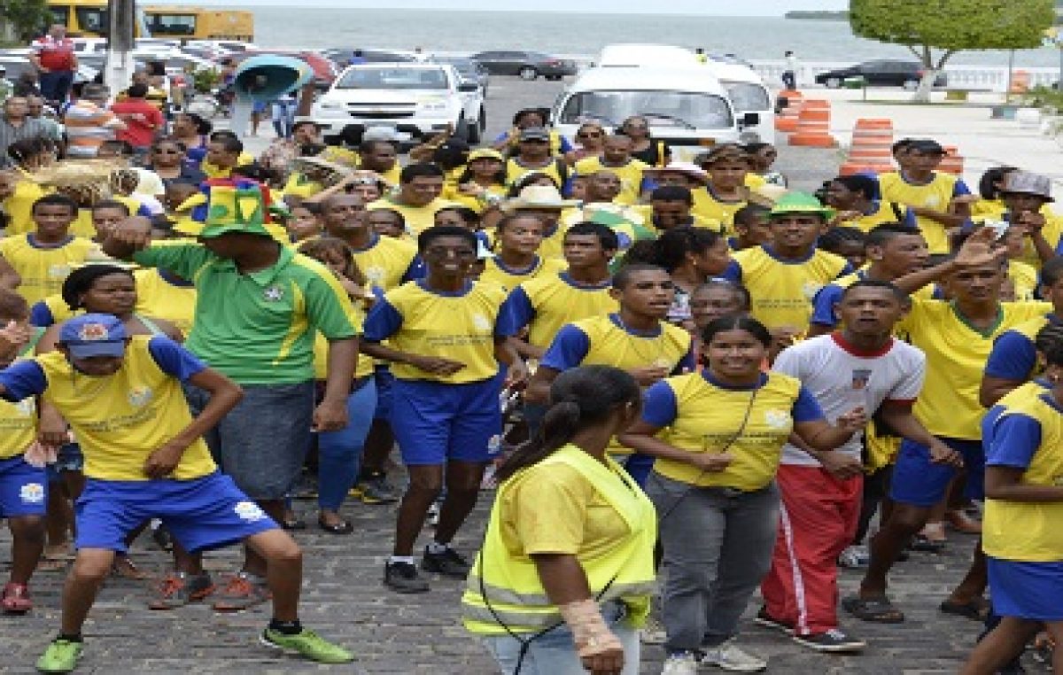 Arrastão da APAE chamou atenção por onde passou