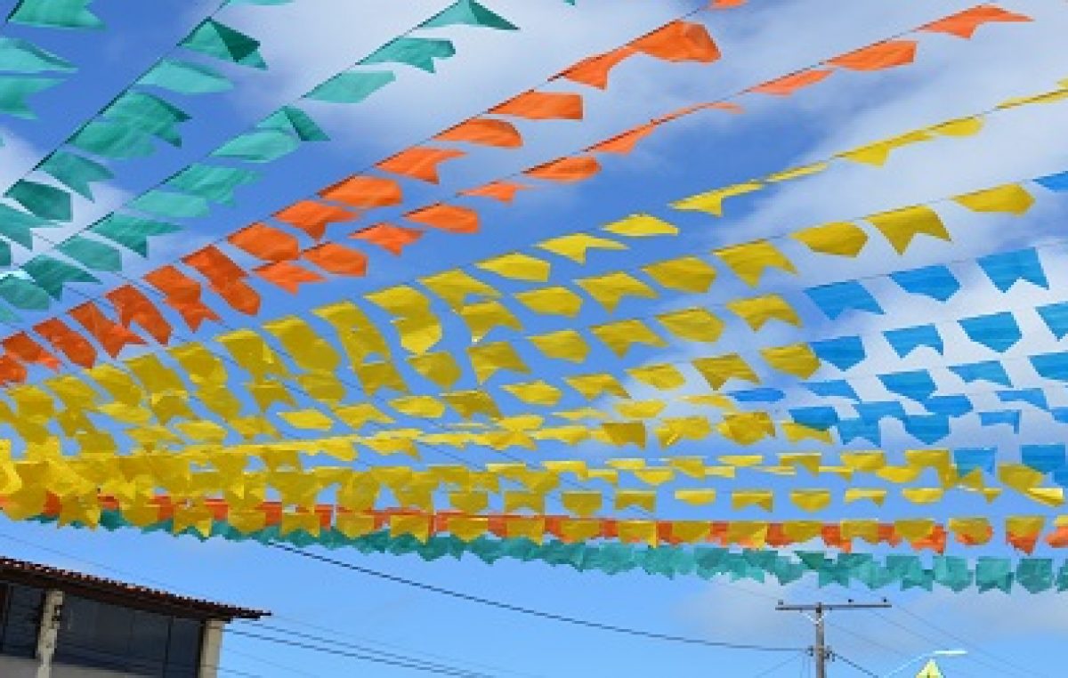 Ruas começam a ser decoradas e clima de São João toma conta de São Francisco do Conde