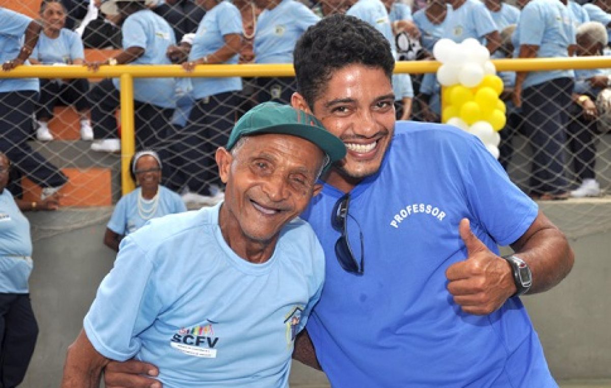 Centro de Convivência do Idoso promoveu café da manhã com a presença de autoridades