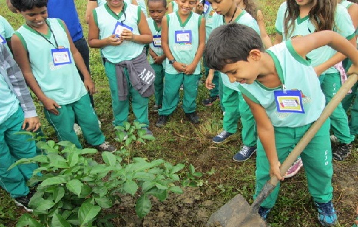 Estudantes de Pojuca visitam nascente do Rio Joanes em São Francisco do Conde