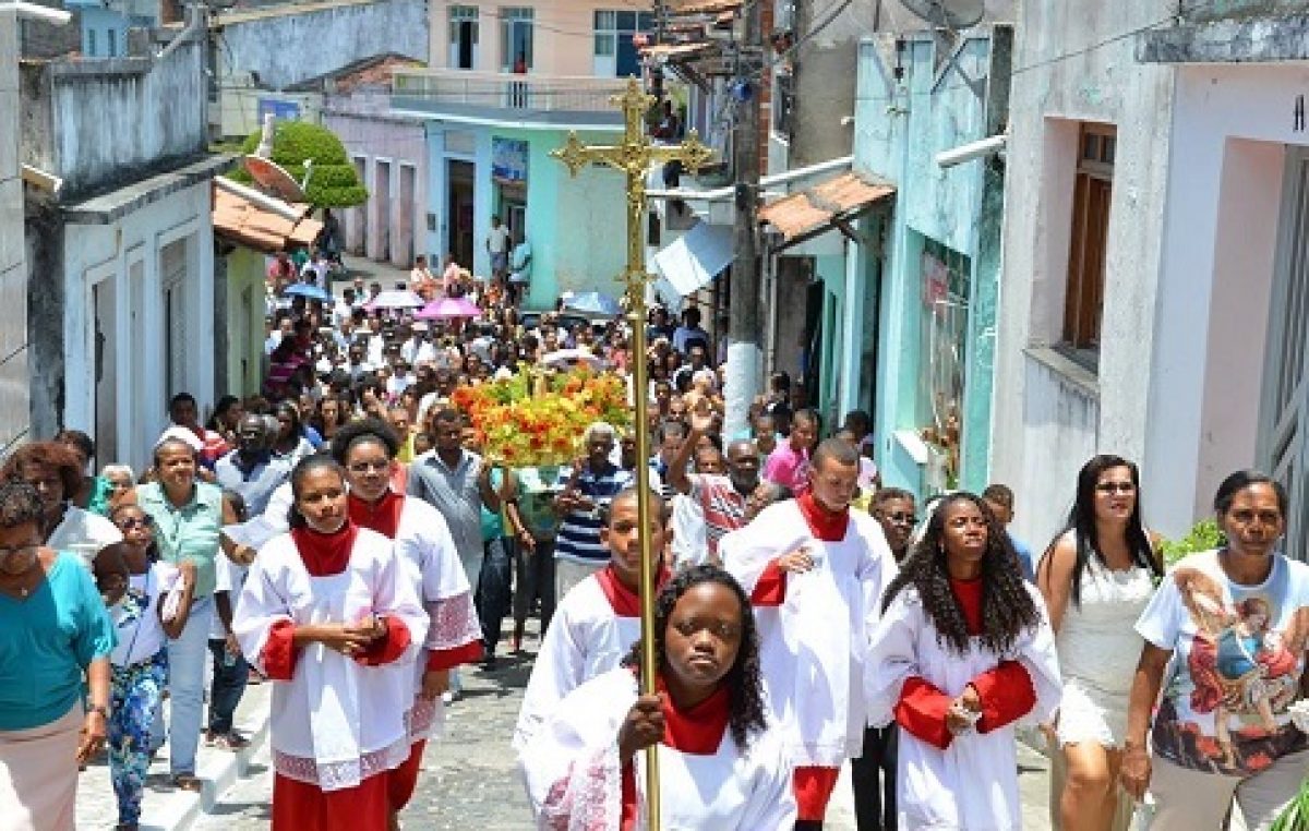 Centenas de fiéis saudaram o padroeiro São Gonçalo com festejos e louvores