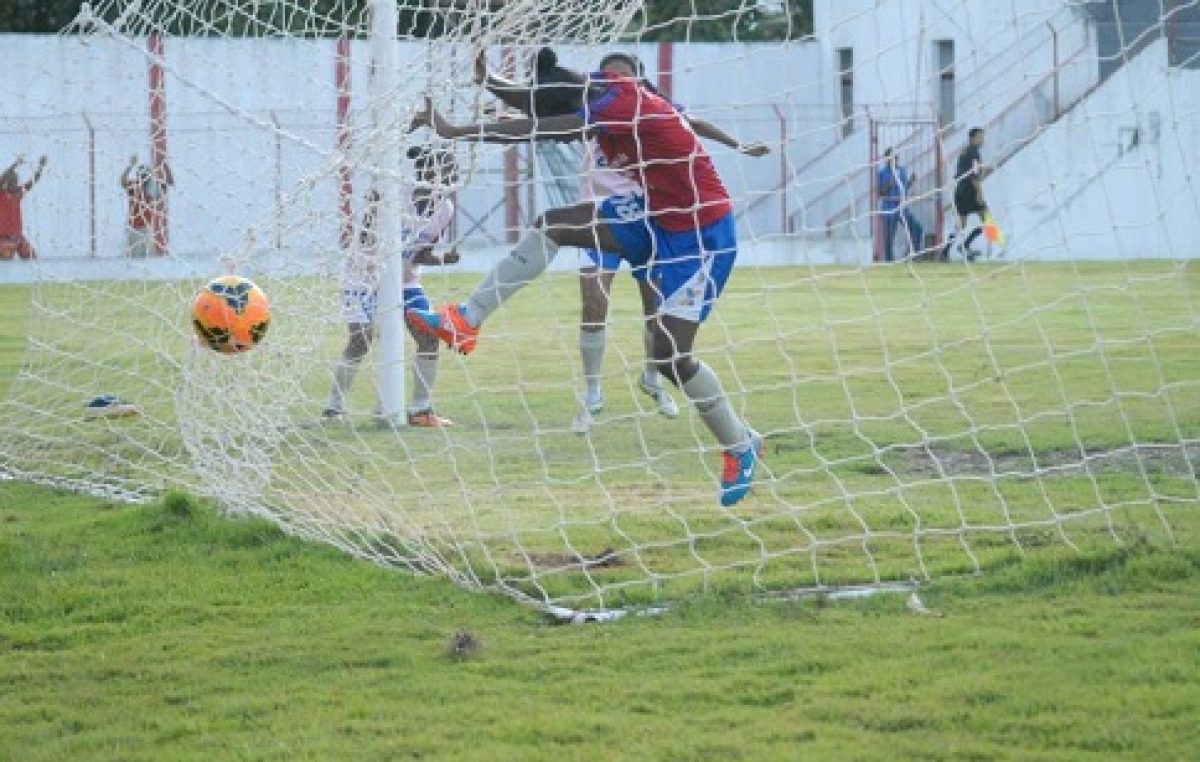 Equipe feminina de futebol vence jogo em disputa emocionante de pênaltis