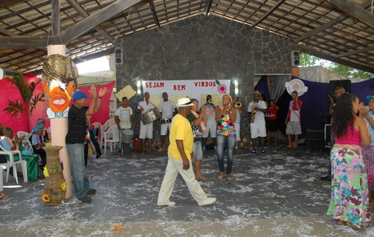 Baile de Carnaval marcou as boas-vindas dos idosos do CCI em 2015