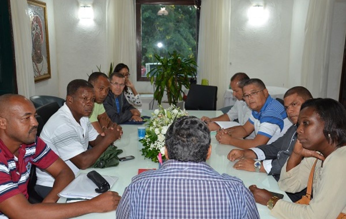 Representantes de Paramirim participaram de reunião no Gabinete da Prefeitura