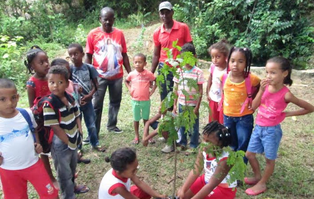 SEMA está desenvolvendo atividades de requalificação das fontes públicas com apoio dos estudantes da rede municipal