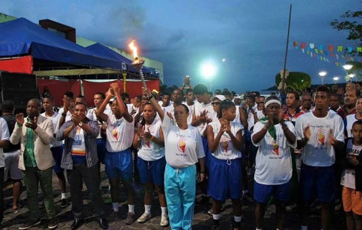Praça da Independência ficou lotada para receber o fogo simbólico