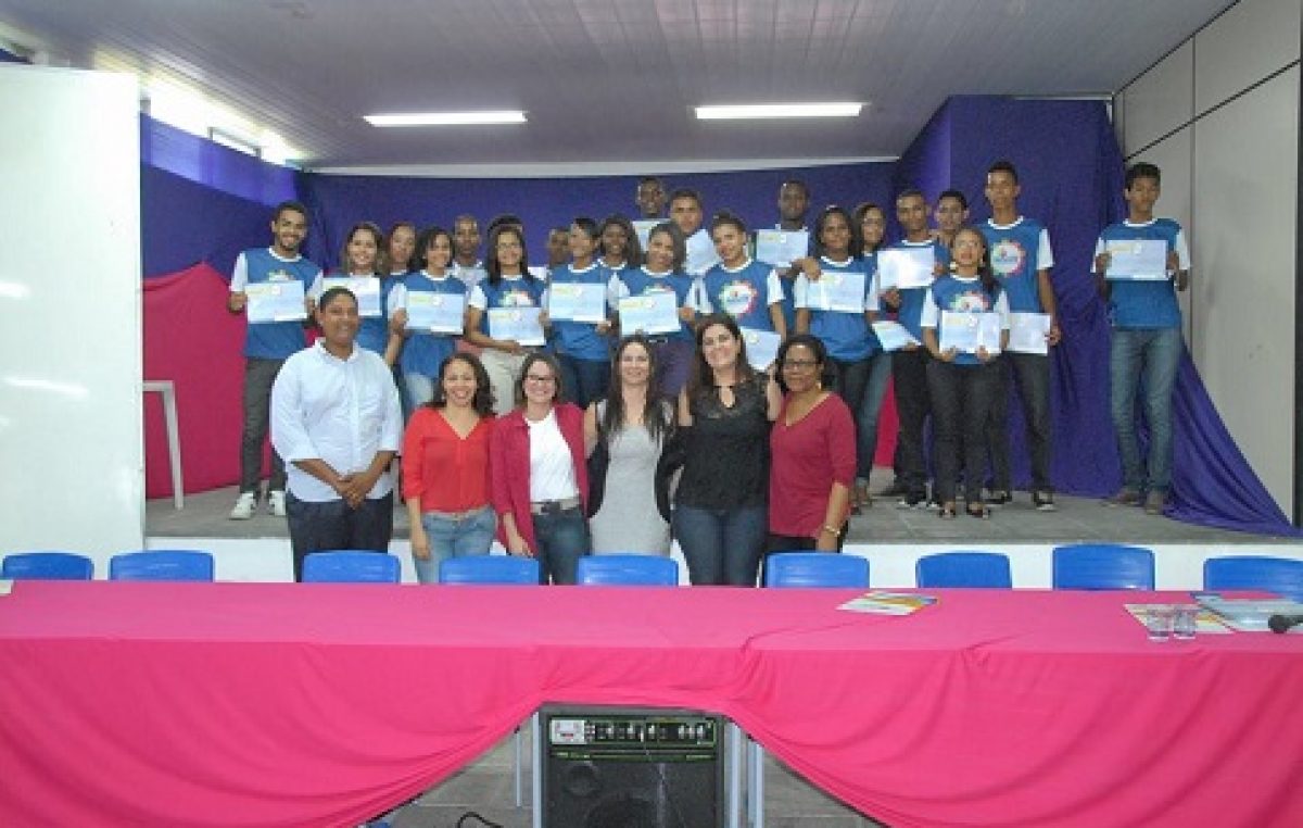 Projeto Renovar certifica primeira turma, após um ano de formação