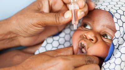 Ainda dá tempo de proteger as crianças contra a paralisia infantil e atualizar a caderneta de vacinas