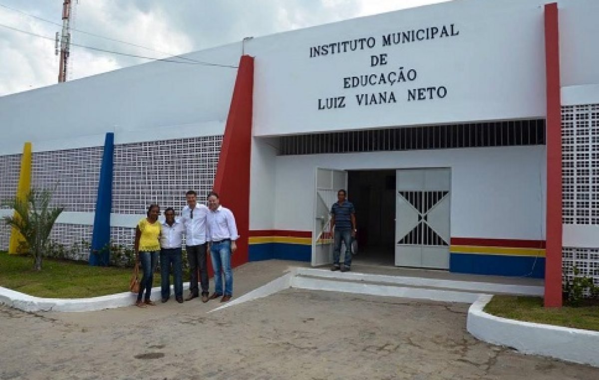 O município está com obras para todos os lados: o Instituto Municipal Luiz Vianna Neto passa por reparos
