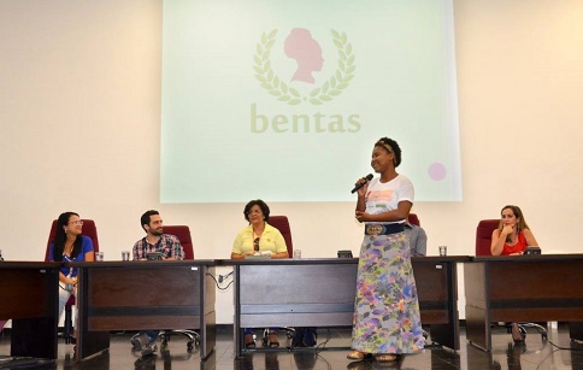 Mulheres são certificadas pela ONG Vidas em Projeto de Ateliê de Costura