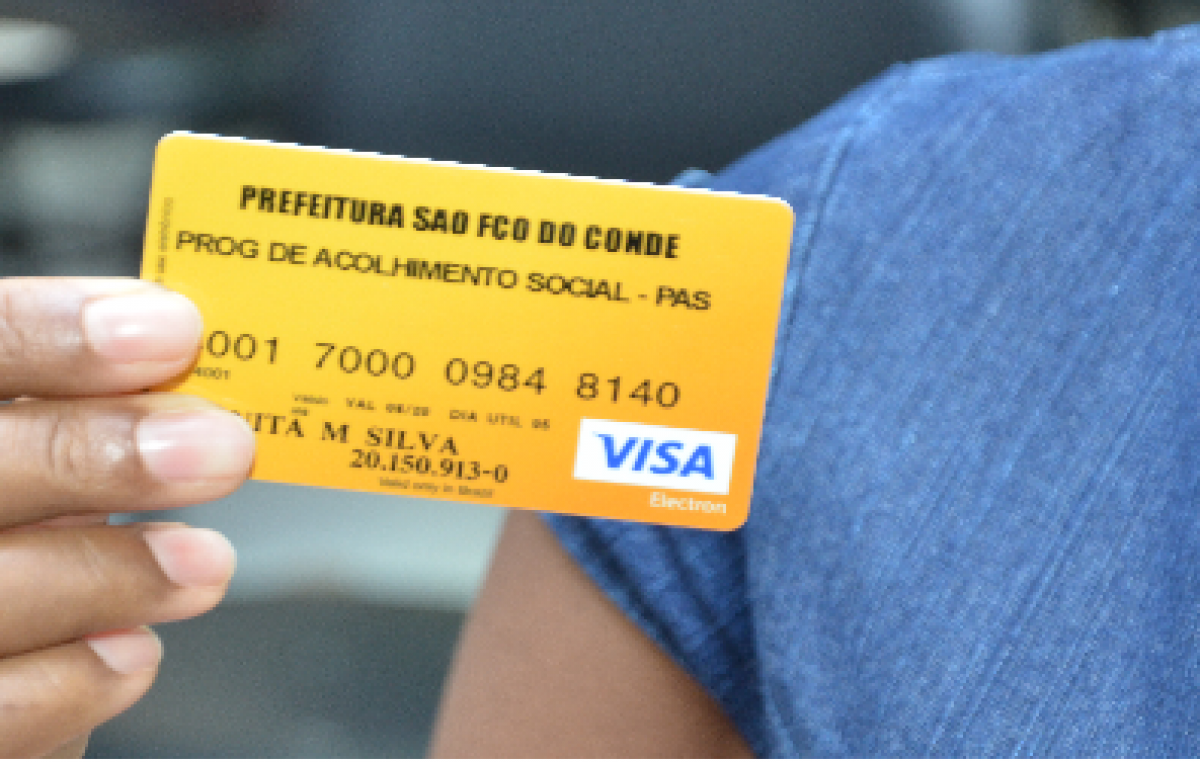 Novos beneficiários do PAS receberam cartão para retirada do benefício nesta sexta-feira (25)