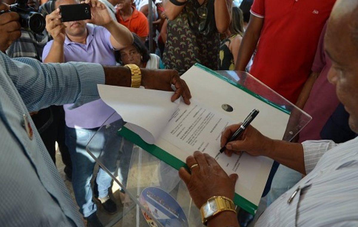 Santo Estevão recebeu comitiva para assinatura de Ordem de Serviço para construção de uma praça na Rua do Coqueiro