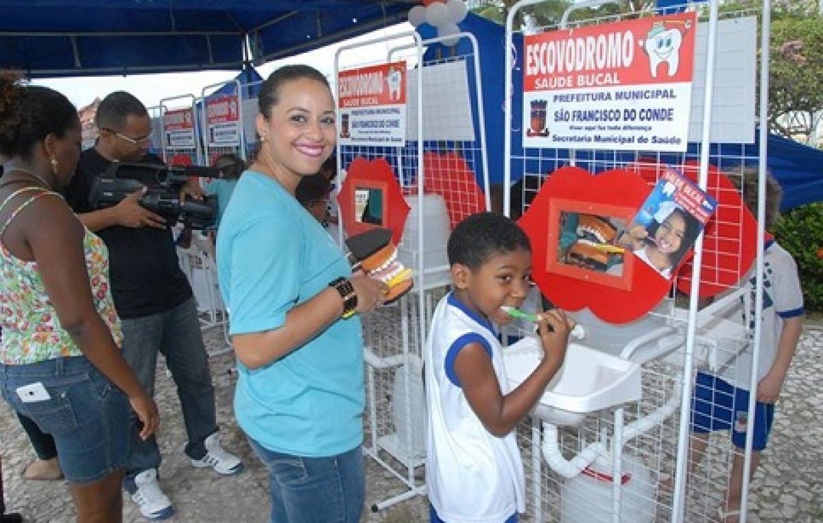 Dia do Dentista foi comemorado dando adeus a sujeira e as cáries