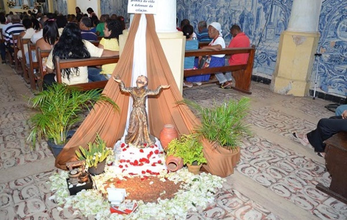 Comunidade católica saudou São Francisco de Assis