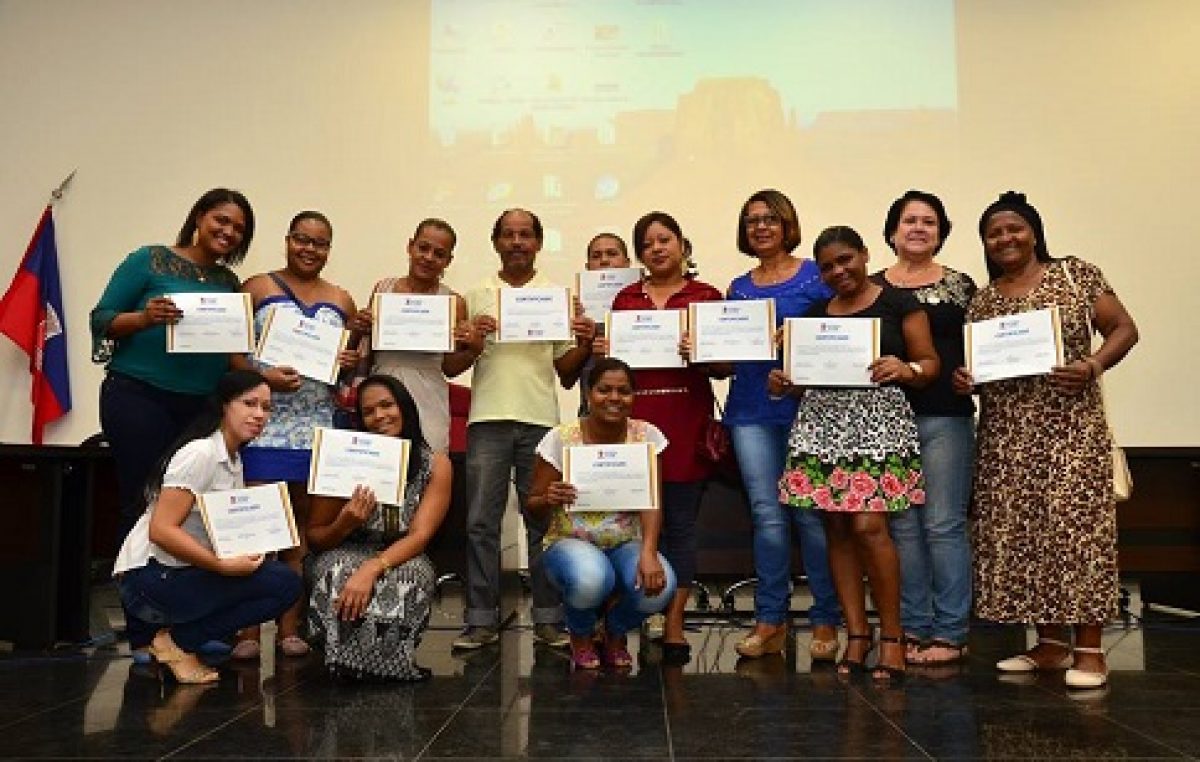 Servidores receberam certificado após participação em cursos promovidos pela SEGAD