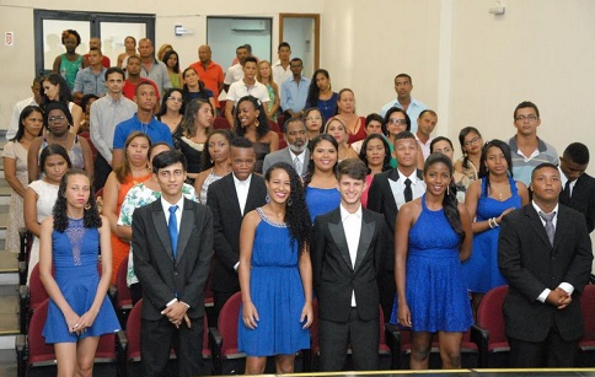 Cinquenta e quatro alunos do CEAJAT foram diplomados pela conclusão do Ensino Médio