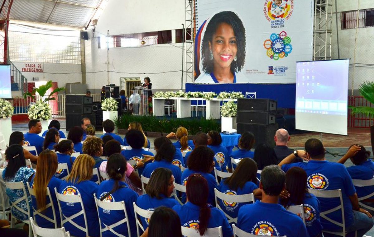Jornada reuniu grande público de professores e gestores da rede municipal no Baiacão nesta quarta-feira (24)