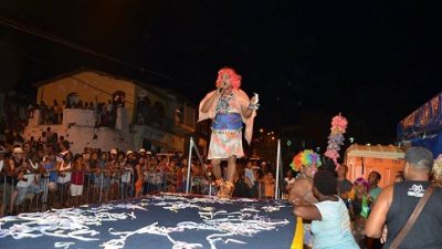 Bagunça da Cubamba – Homens e crianças travestidos animaram a noite de quinta-feira, no Carnaval Cultural de São Francisco do Conde