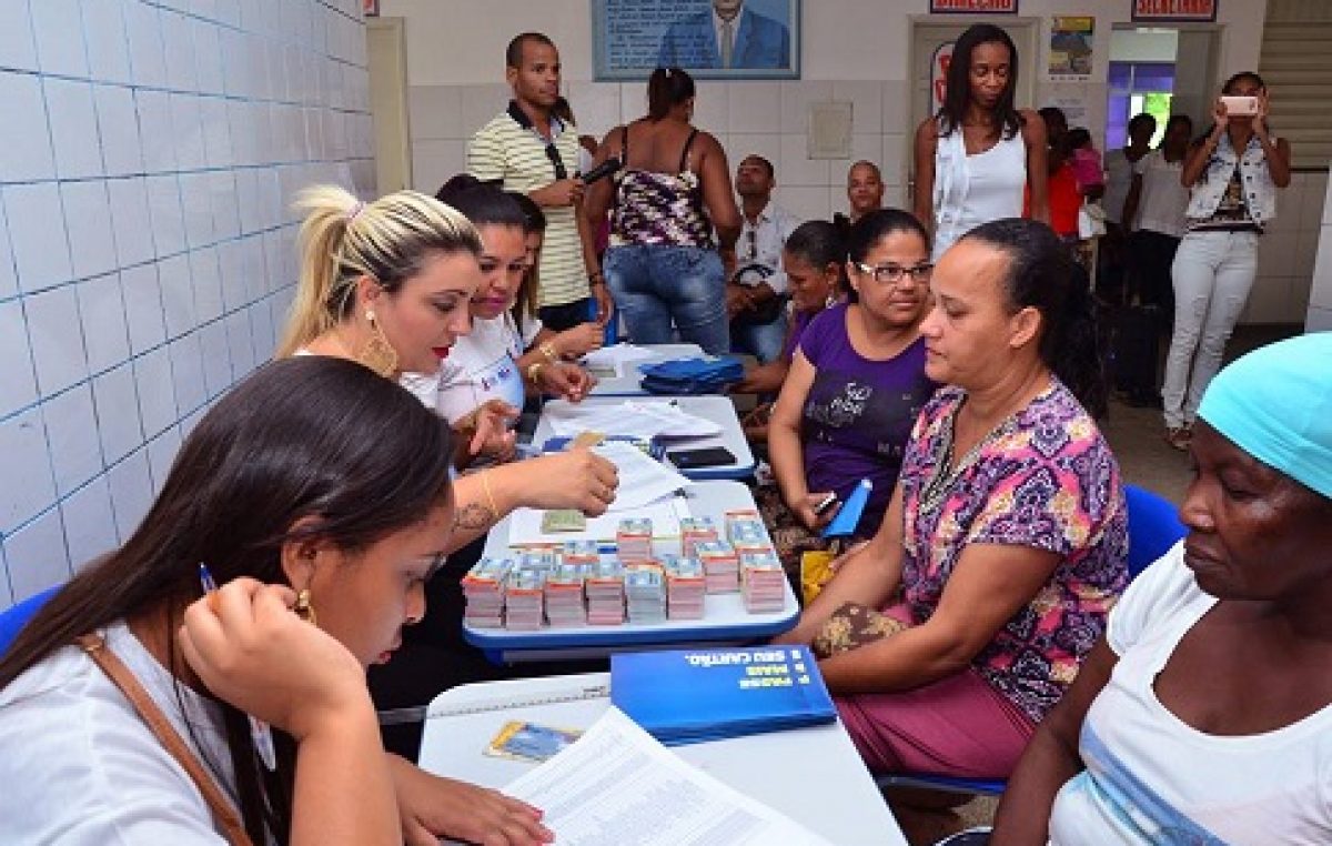 Comunidades de Paramirim, Coroado, Madruga e Vencimento recebem o cartão PAS Mais