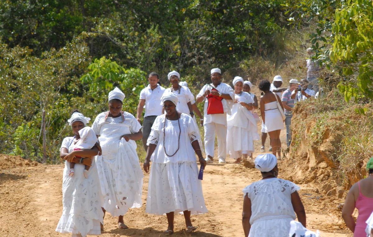Pedra Santa recebe Limpeza e Plantio de Plantas Nativas e Sagradas no bairro do São Bento