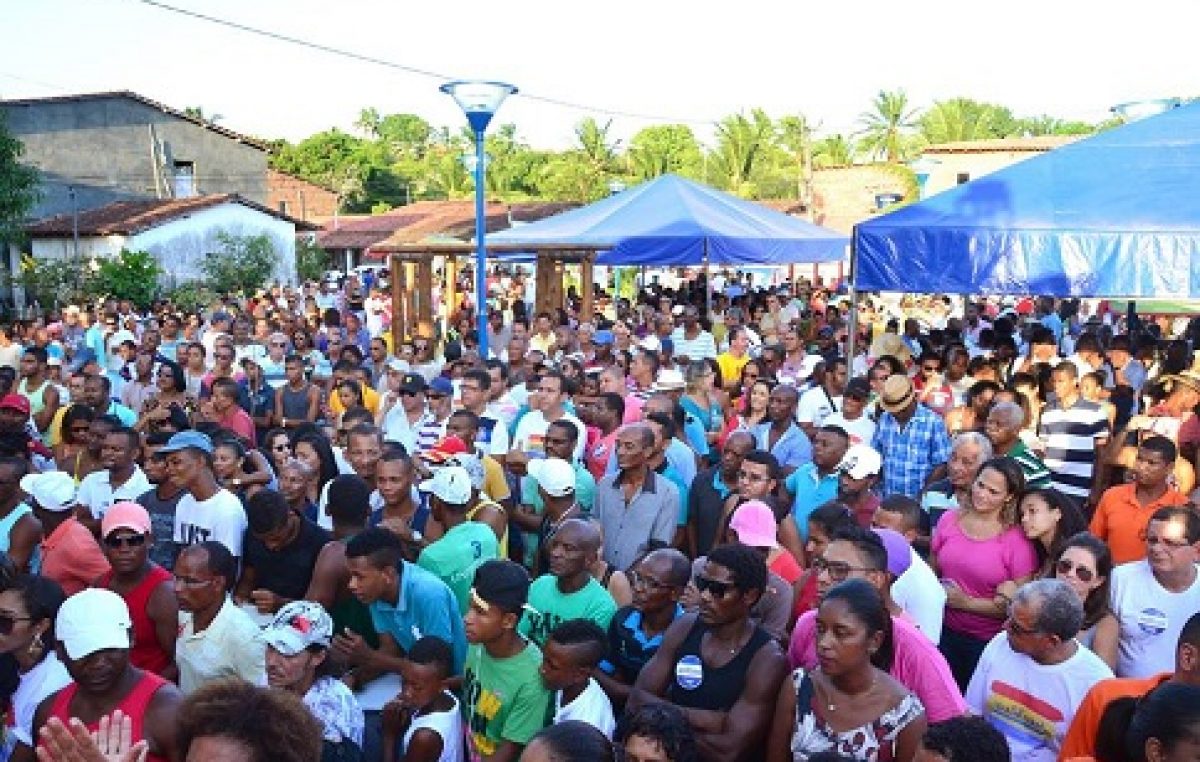 Prefeitura entregou a Praça Cleuza Maria Luzia da Silva à comunidade do Drena, no último sábado (12)