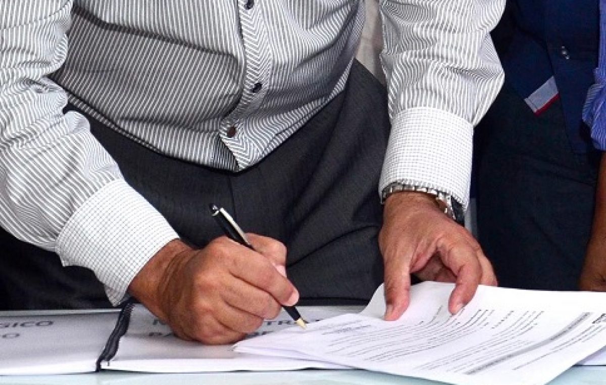 Posse dos novos secretários da Saúde e de Acompanhamento da Gestão lotou o Gabinete na terça-feira (10)