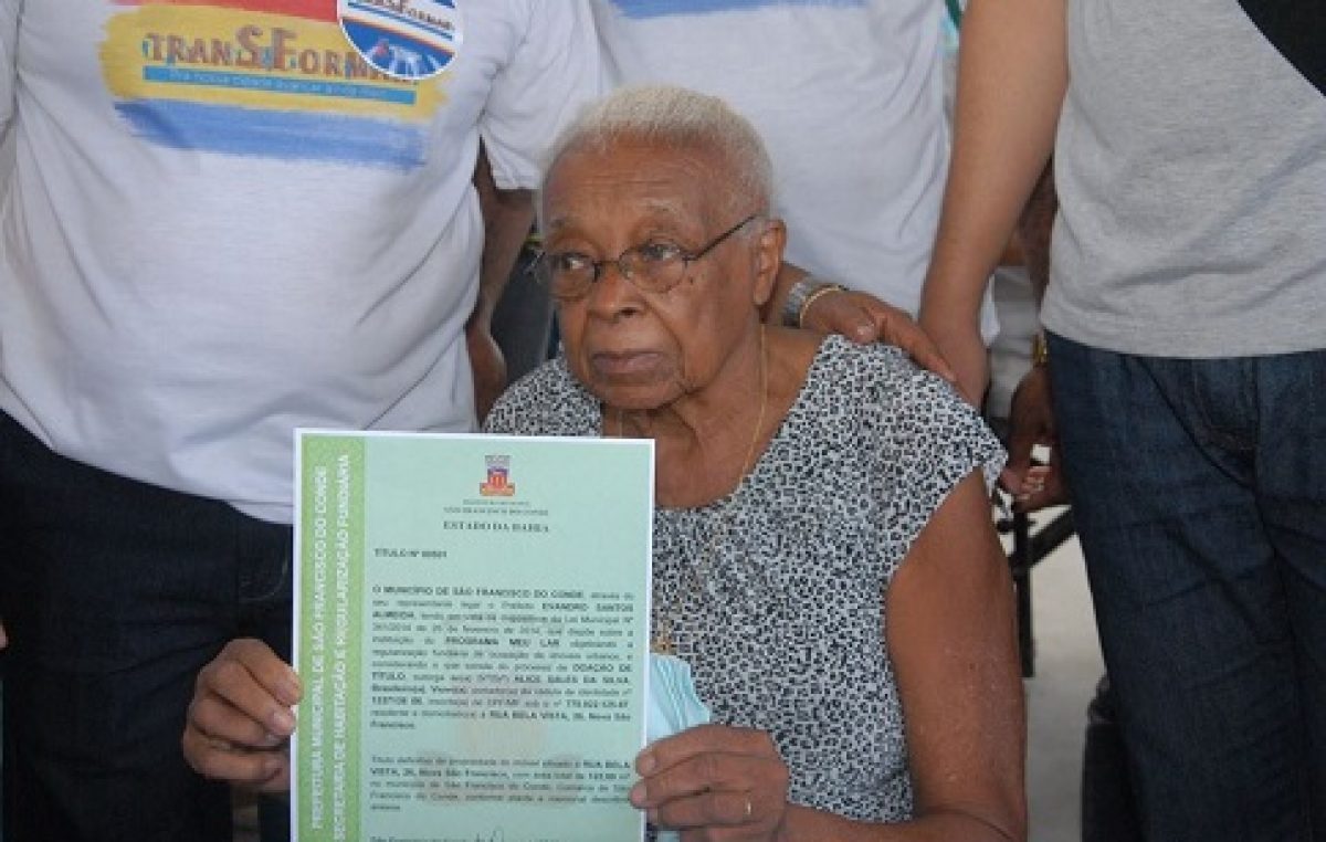 Prefeitura entregou 400 títulos de posse para moradores da Nova São Francisco