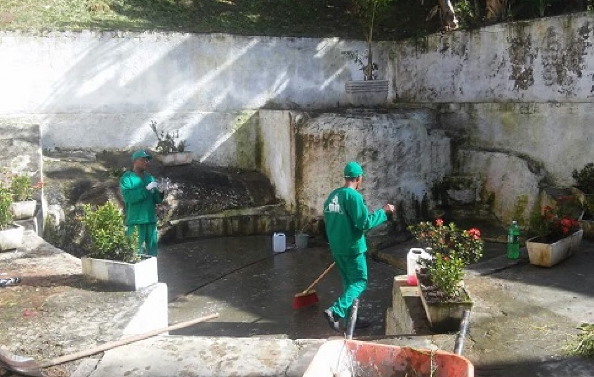 Secretaria de Serviços Públicos está realizando faxina na Fonte do Mato