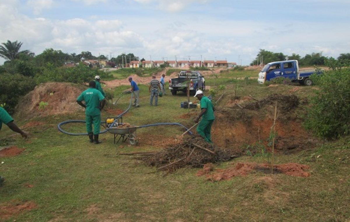 SEMA realizou plantio de árvores e limpeza de fonte no bairro do Socorro