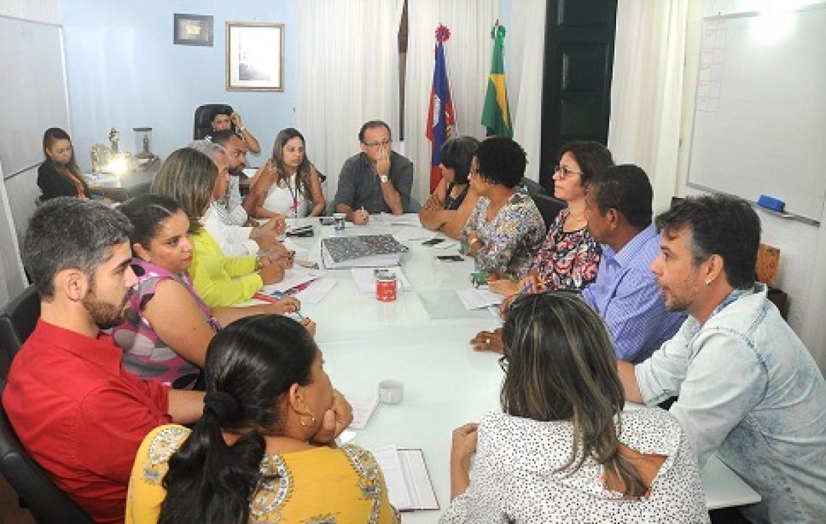 Mesa de negociações entre Prefeitura e Governo sugere mudanças para a comunidade escolar do Anna Tourinho Junqueira Ayres