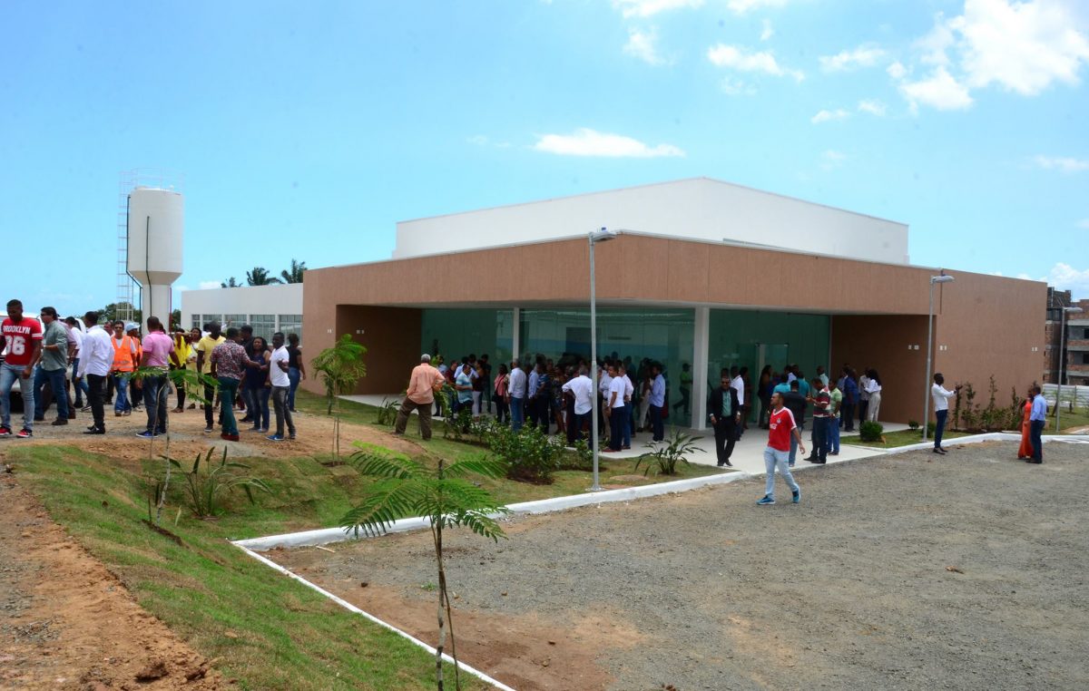 Casa lotada para cerimônia de entrega da Policlínica de São Francisco do Conde