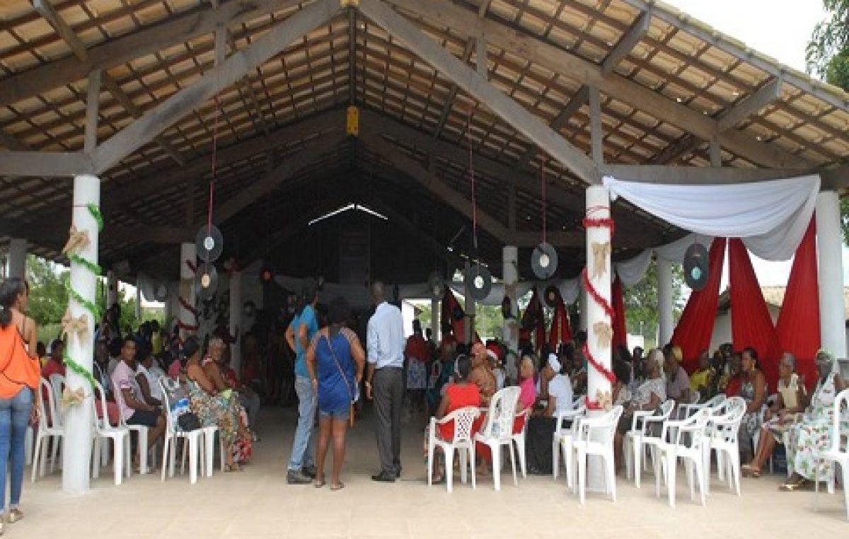 Grande festa natalina estilo anos 60 encerrou as atividades do CCI em 2016