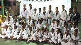 Alunos do Taekwondo receberam faixas e certificados na última quinta (14)