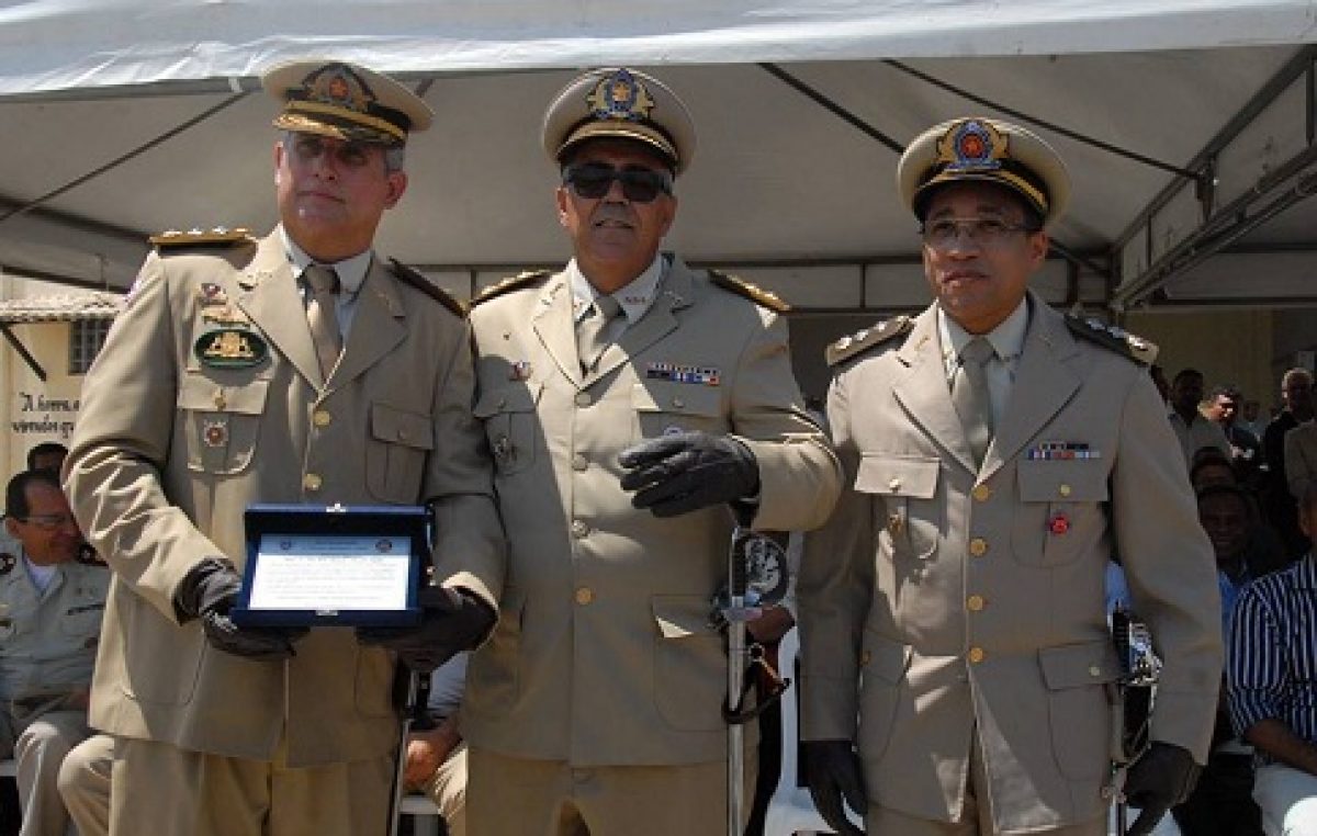 Membros do governo participaram de troca de comando da 10ª CIPM