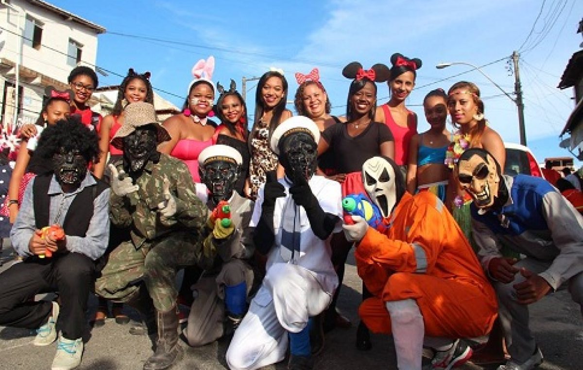 Último dia de carnaval reuniu foliões por toda Orla Marítima de São Francisco do Conde
