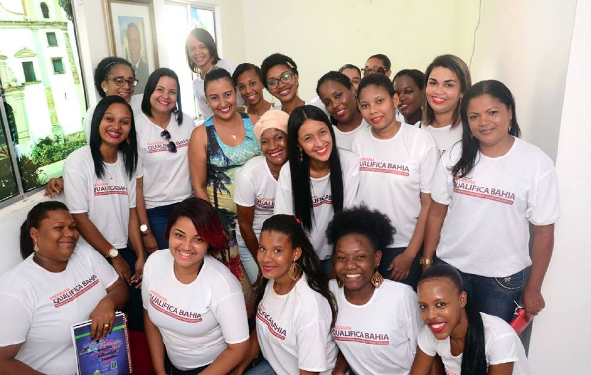 Estudantes do Qualifica Bahia estiveram na SECOM para conhecer a rotina da Comunicação