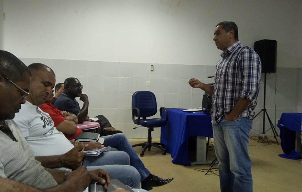 Encontro entre taxistas e SESCOP tratou da regulamentação da categoria no município