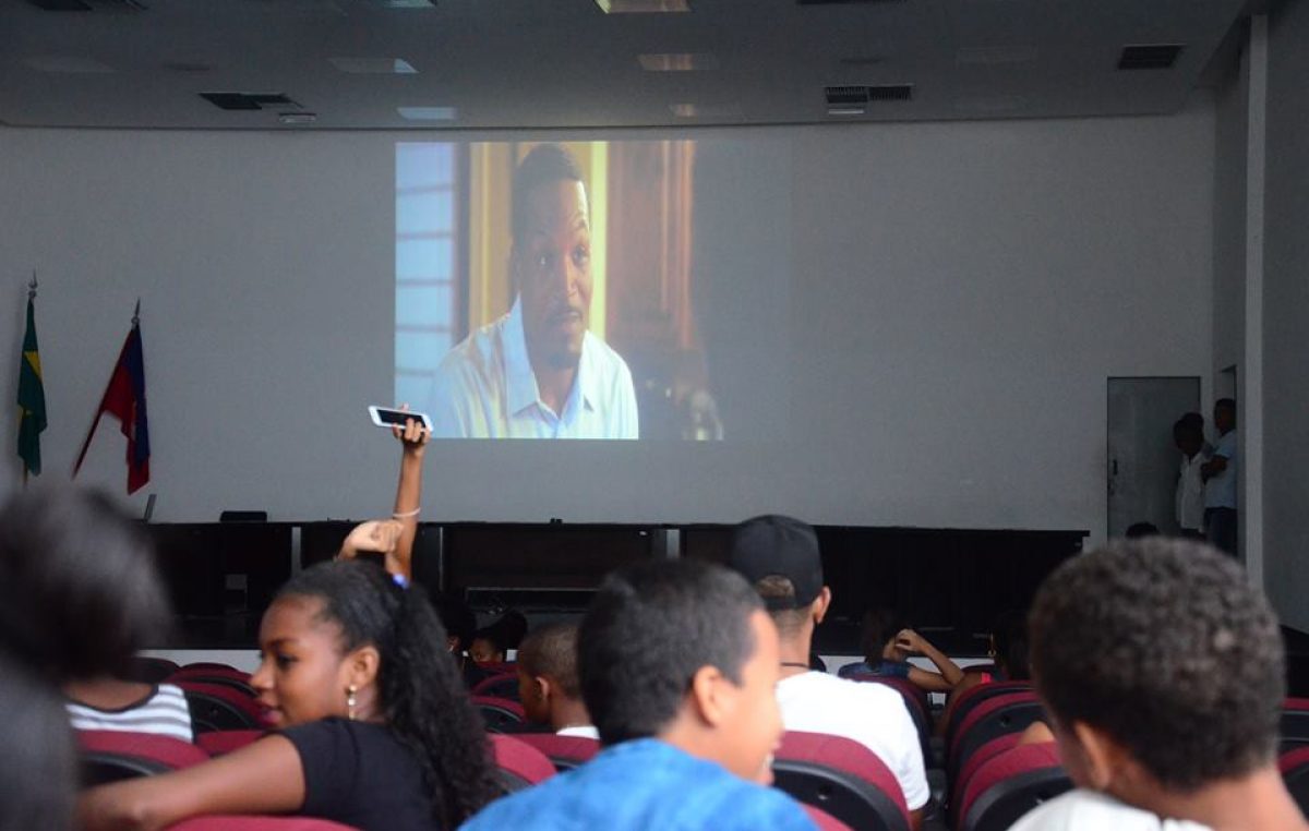 Projeto Cinema Beneficente exibiu “Quarto de Guerra”
