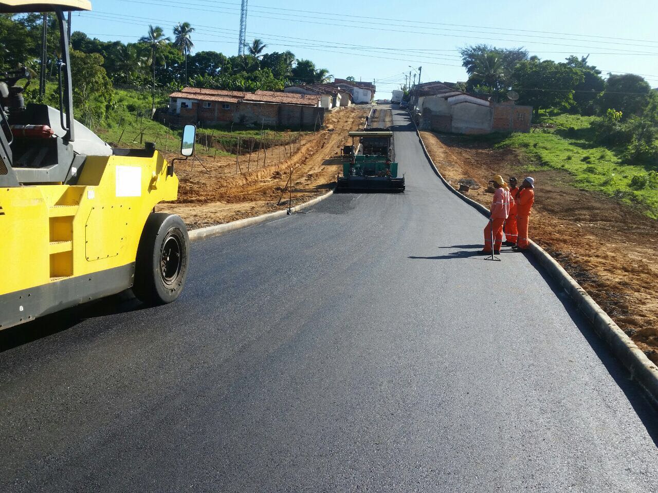 Prefeitura realizou obras de pavimentação e limpeza de canais