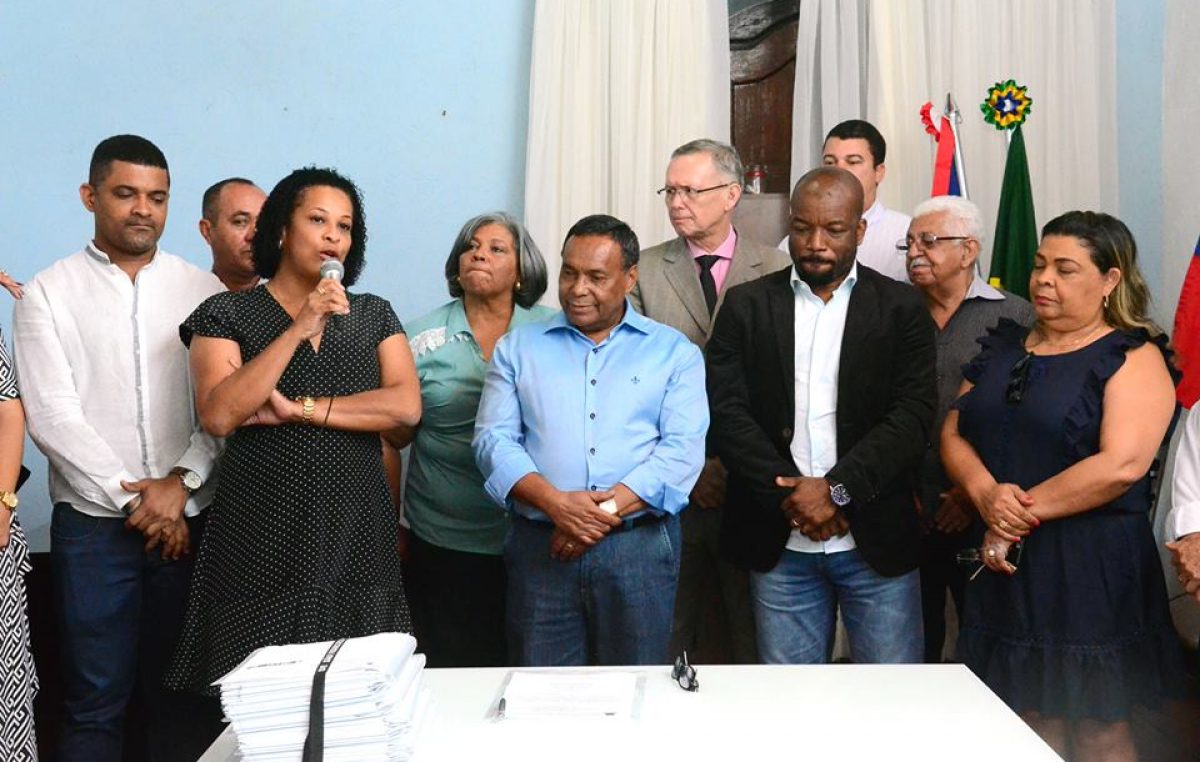 Assinatura de alvará para instalação de empresa de tanques de combustíveis no município abre leque de possibilidades para a geração de emprego e renda locais