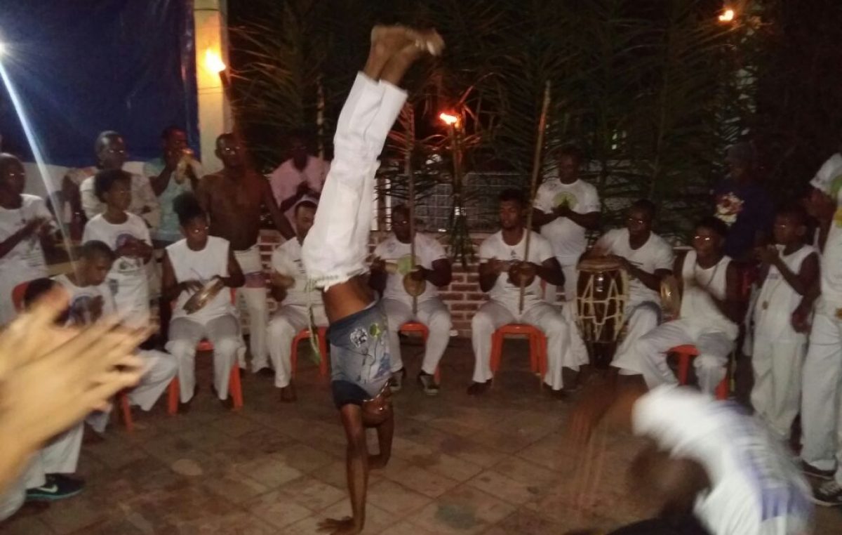 Homenagem às crianças da capoeira contou com Roda do Candeeiro