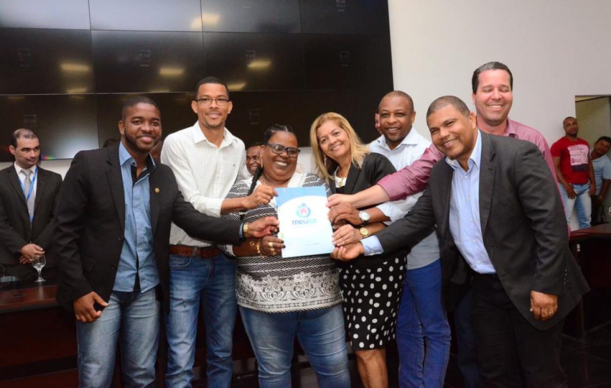 SEPROJE realizou entrega de 200 escrituras do Programa Meu Lar