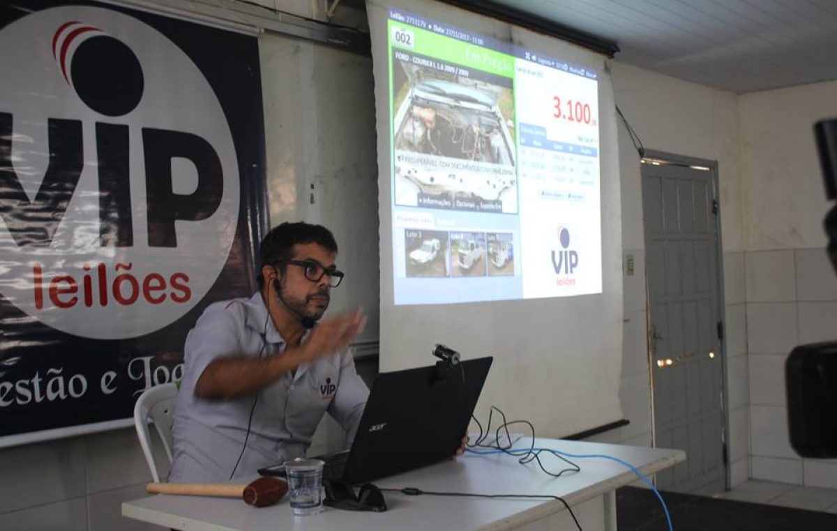 Prefeitura promoveu leilão de veículos, sucatas, máquinas e equipamentos