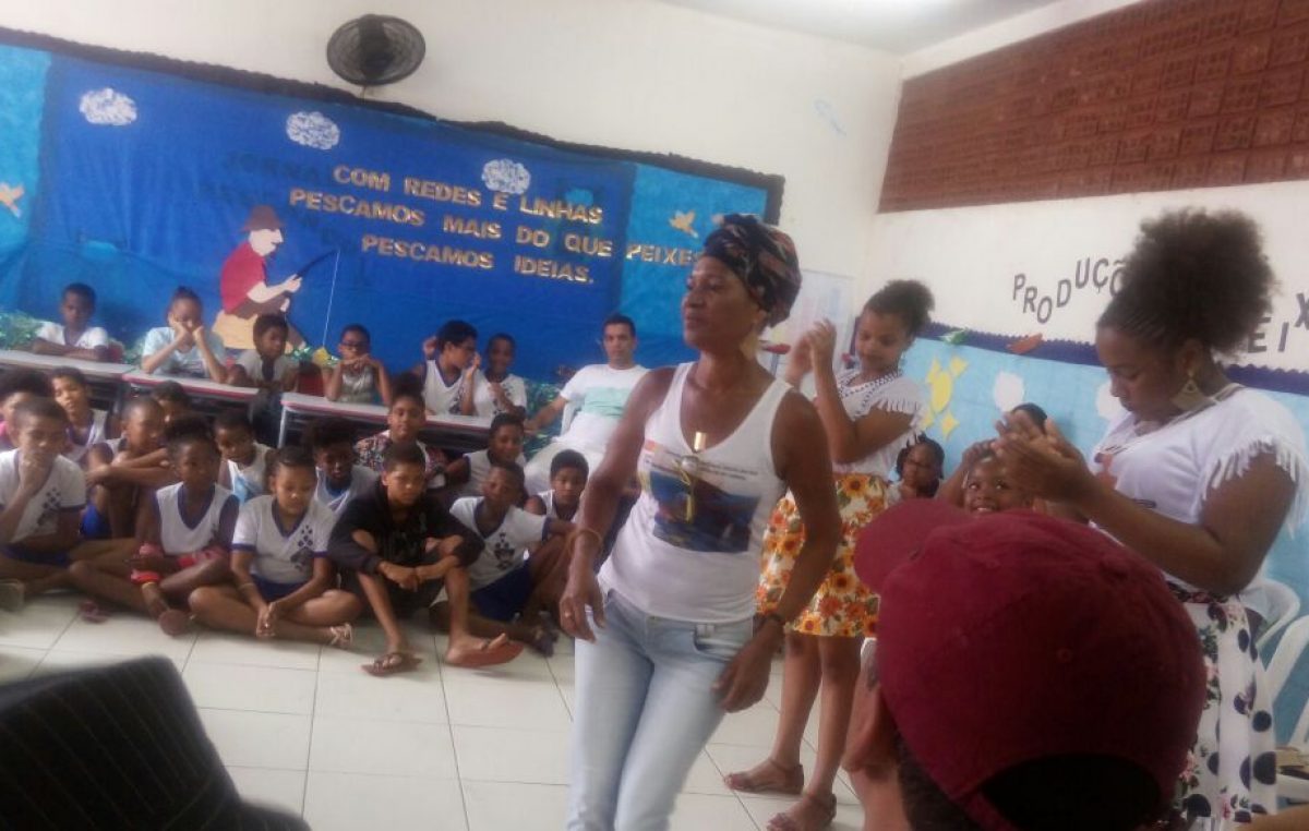 Alunos da Escola Três Marias participam de Oficina de Samba